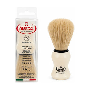 Omega Reiniugungsbürste und Verpackung als Produktbild vor weissem Hintergrund