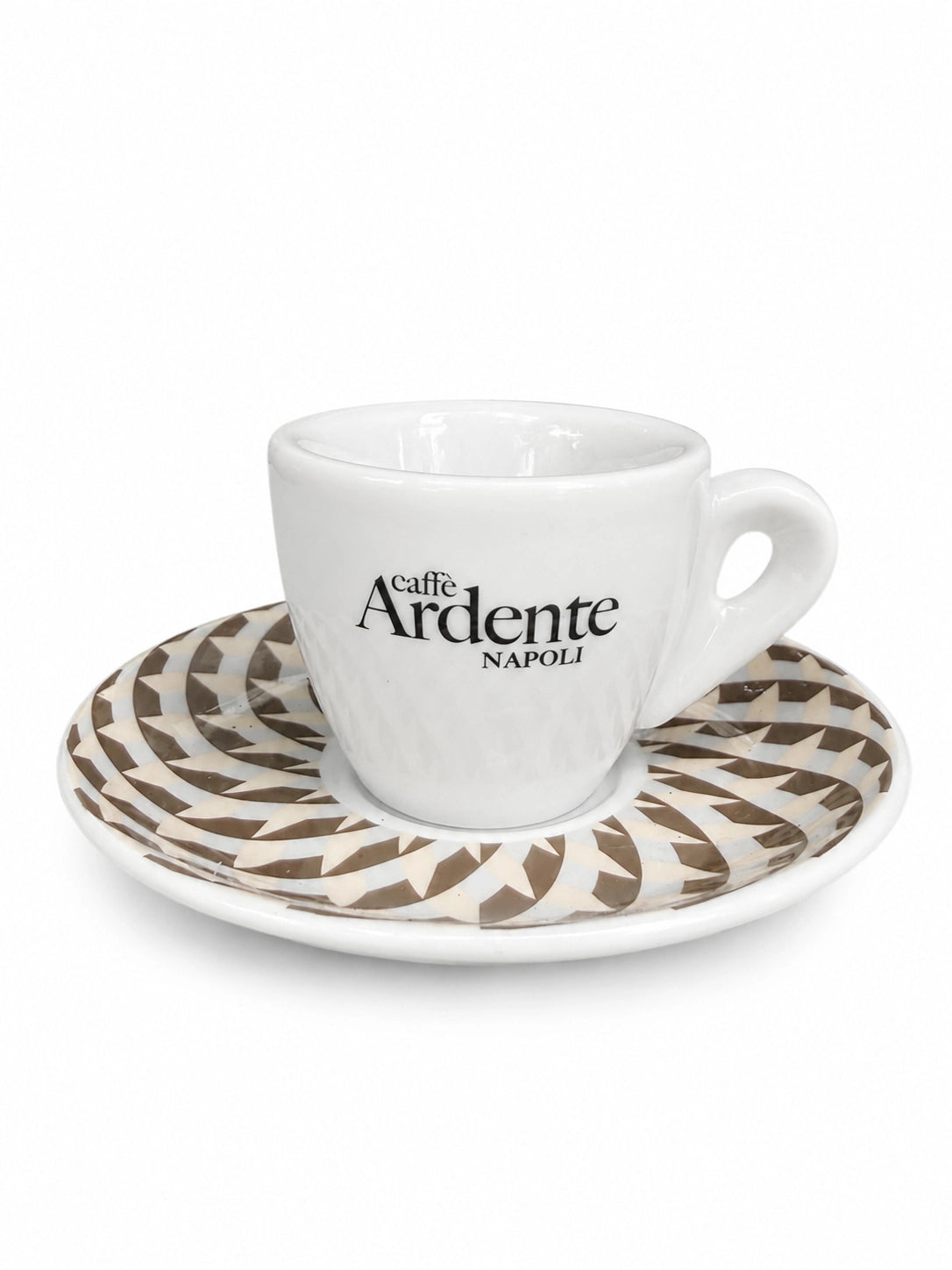 Espresso Tasse von Ardente Caffè auf einem creme/braunen Untersetzer vor weissem Hintergrund